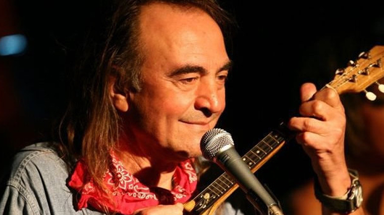 Νίκος Παπάζογλου, ένας από τους πιο σημαντικούς και επιδραστικούς Έλληνες τραγουδοποιούς