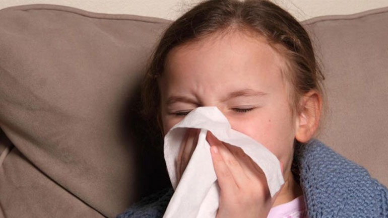 Πώς θα μάθετε το παιδί να φυσάει τη μύτη του;