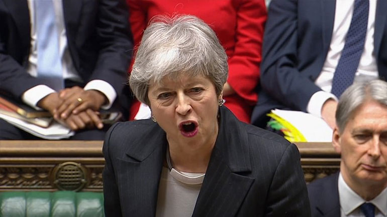 Τρίμηνη παράταση για Brexit ζήτησε η Μέι