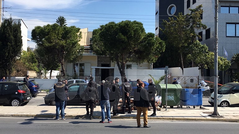 Πυροβόλησε τη σύντροφό του και αυτοκτόνησε Πυροβόλησε τη σύντροφό του και αυτοκτόνησε