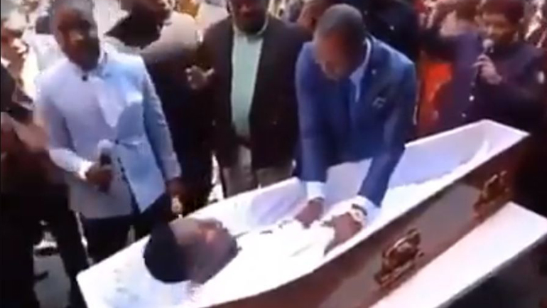 Πάστορας «ανέστησε» έναν «νεκρό»