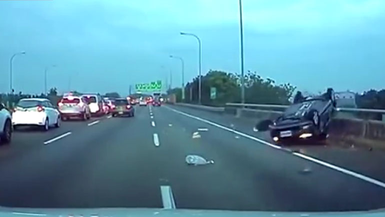 Δεν φρέναρε και κατέληξε με τον ουρανό στην άσφαλτο!