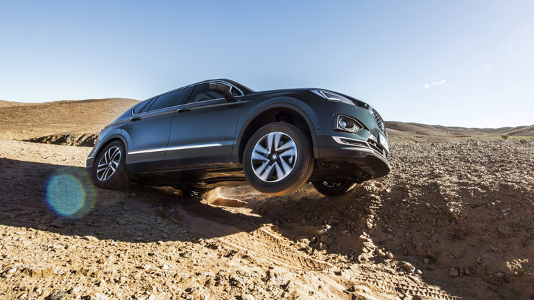 Παλεύει στους αμμόλοφους το Seat Tarraco