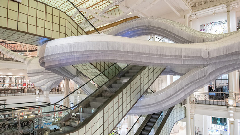 «Simone», στο Le Bon Marché, στο Παρίσι