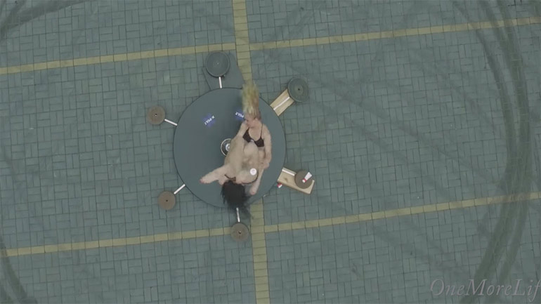 Εντυπωσιακή -και αποκαλυπτική- εναέρια κινηματογράφιση pole dancers