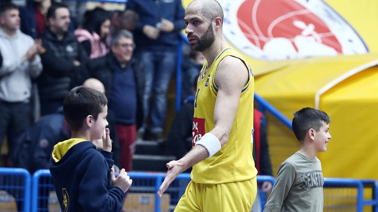 Βασιλόπουλος: «Ντρέπομαι για τα επεισόδια μέσα στα γήπεδα»