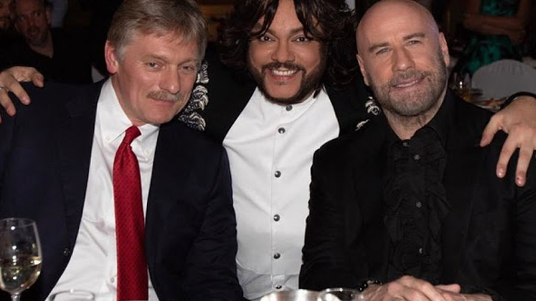 Συνάντηση Πεσκόφ – Τραβόλτα στη Μόσχα