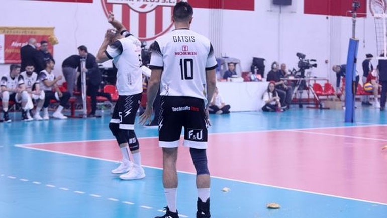 Oλυμπιακός-ΠΑΟΚ: Για ρίψη μπουκαλιών και… τυροπιτών γράφει το φύλλο αγώνα του ντέρμπι