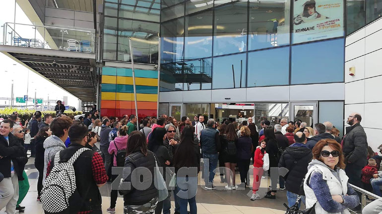 Φωτιά σε όχημα σε υπόγειο πάρκινγκ πολυκαταστήματος στο Αιγάλεω