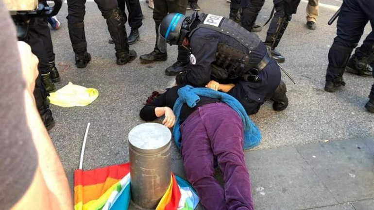 Γαλλία: 71χρονη διαδηλώτρια σε κώμα μετά από επίθεση της αστυνομίας