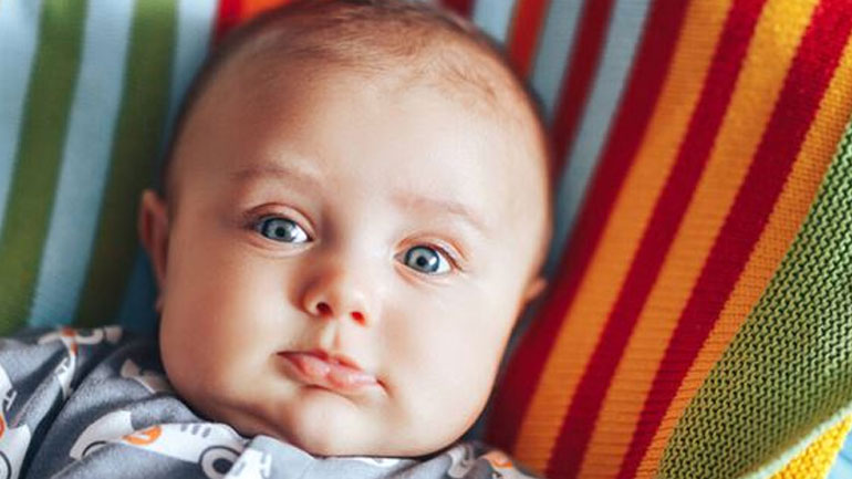 Γιατί αλλάζουν χρώμα τα μάτια των μωρών;