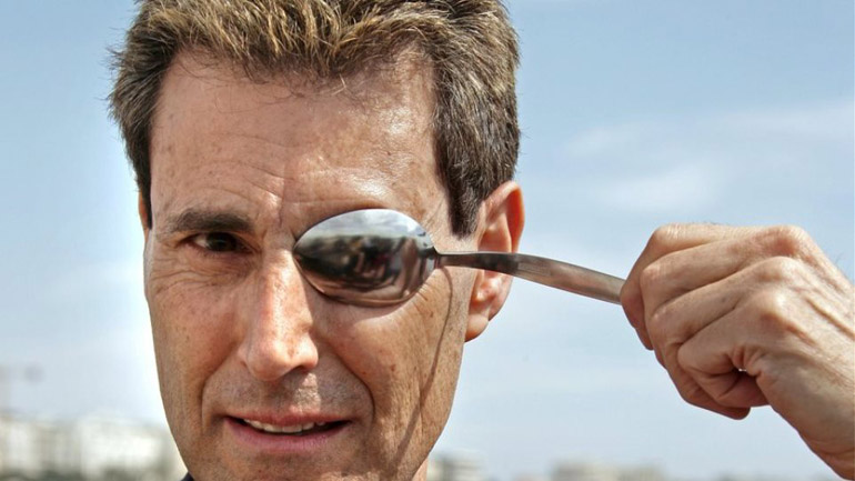 Ο  διάσημος μάγος Γιούρι Γκέλερ καλεί τους Βρετανούς να στέλνουν τηλεπαθητικά μηνύματα για να αποτρέψουν το… Brexit