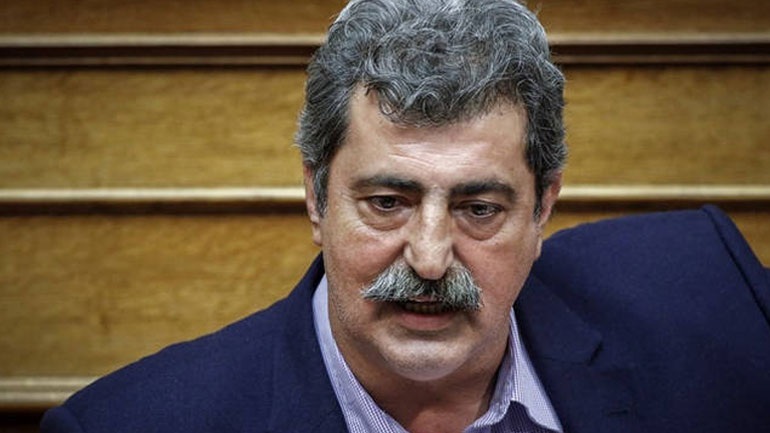 Επίθεση με μολότοφ στο σπίτι του Παύλου Πολάκη στο Μοσχάτο Επίθεση με μολότοφ στο σπίτι του Παύλου Πολάκη στο Μοσχάτο