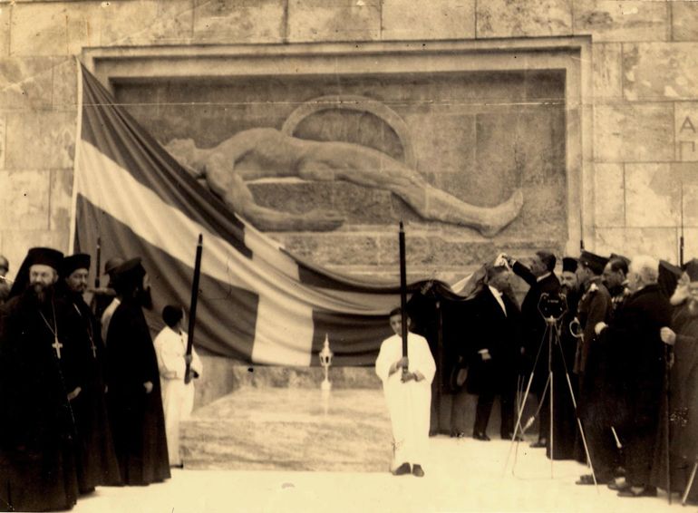 Τα αποκαλυπτήρια του μνημείου από τον Ανδρέα Μιχαλακόπουλο