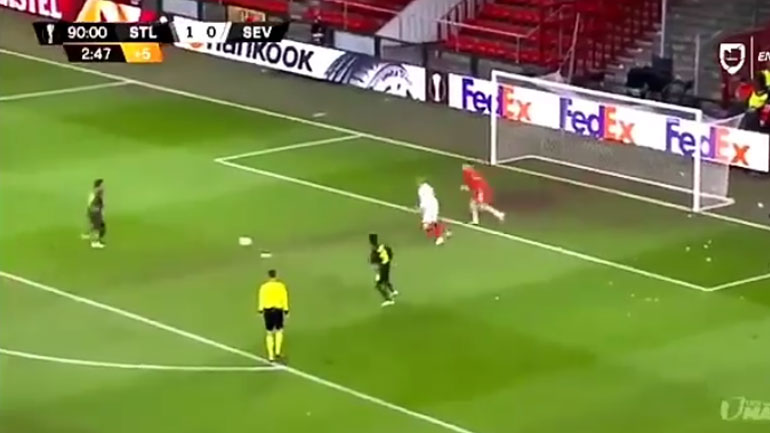 Όταν η μπάλα δεν θέλει με τίποτα να καταλήξει στα δίχτυα!