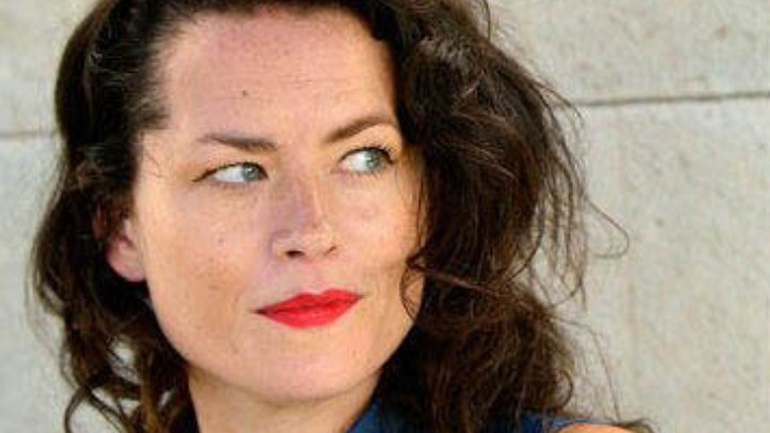 Η φεμινίστρια και συγγραφέας κόμικς Λιβ Στρέμκιστ αφιέρωσε ένα βιβλίο σε γυναίκες διάσημων ανδρών