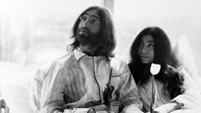 Σαν σήμερα η πρώτη μορφή διαμαρτυρίας «στο κρεβάτι» από τον Τζον Λένον και τη Γιόκο Όνο