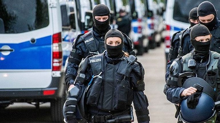 Συναγερμός στη Γερμανία: Εκκενώθηκαν δημαρχεία λόγω απειλών Συναγερμός στη Γερμανία: Εκκενώθηκαν δημαρχεία λόγω απειλών