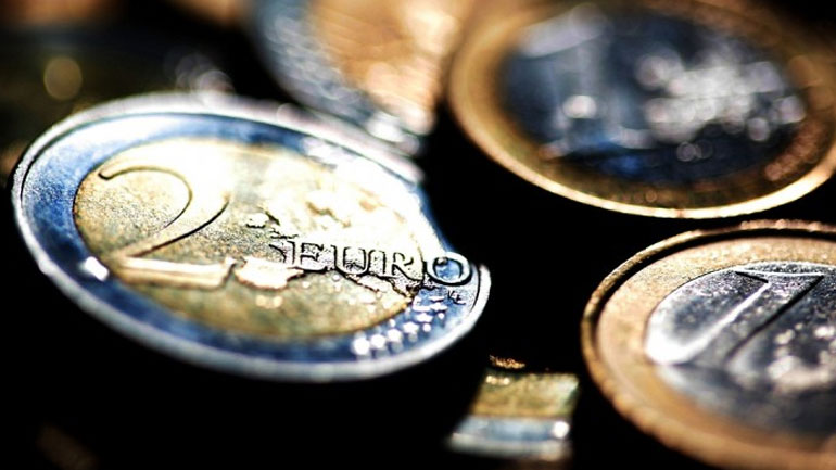 Πτώση σημειώνει το ευρώ έναντι του δολαρίου