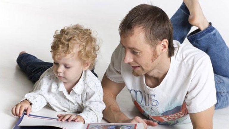 Όταν το παιδί αντιγράφει συμπεριφορές από τον μπαμπά