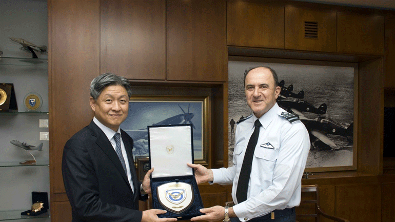 Συνάντηση αρχηγού ΓΕΑ με τον πρέσβη της Δημοκρατίας της Κορέας