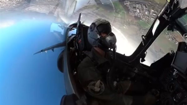 Δείτε ένα γαλλικό μαχητικό Rafale να «σκίζει» τον ουρανό της Πάφου