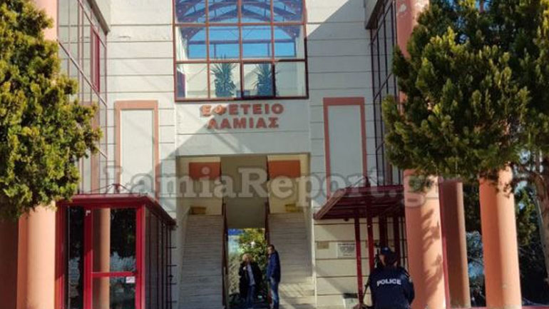 Έκκληση Κωνσταντόπουλου για τις κατηγορίες σε Κορκονέα-Σαραλιώτη