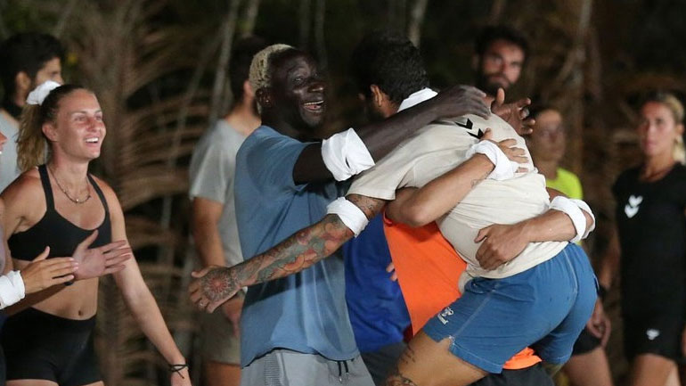 Survivor: Έξαλλος ο Πάτρικ Ογκουνσότο με τον Τόνι Σταυράτη!