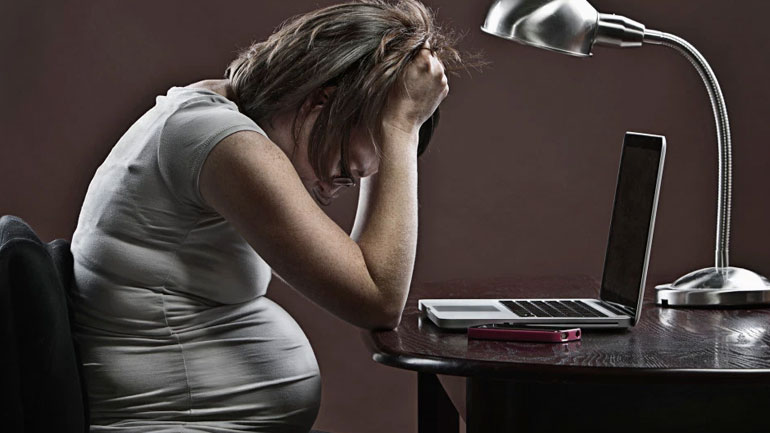 Μεγαλύτερος ο κίνδυνος αποβολής για τις έγκυες γυναίκες που δουλεύουν τα βράδια