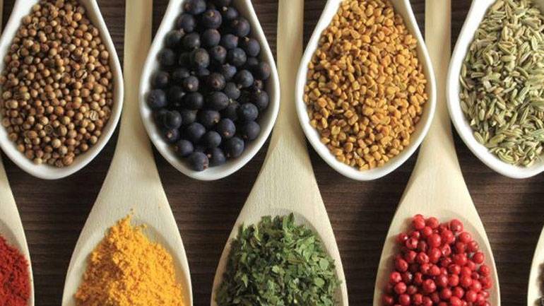 Επτά μπαχαρικά στην κουζίνα σας που δρουν σαν φάρμακα!