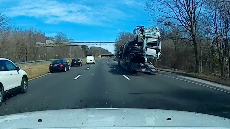 Αυτό το αυτοκίνητο δεν θα φτάσει ποτέ στον αντιπρόσωπο!