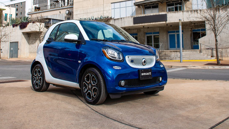 H Daimler πουλά του 50% της smart στην Geely