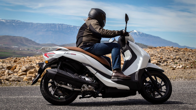 SYM HD300: Είσοδος με προσδοκίες