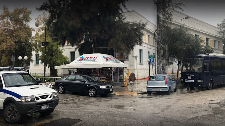 Ελεύθερος ο δράστης του άγριου φονικού στην Κόρινθο