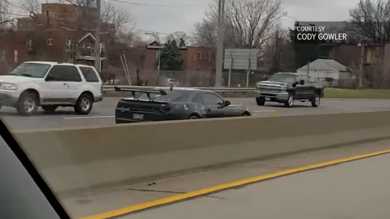 Μπήκε στο αντίθετο ρεύμα κυκλοφορίας με την Camaro!