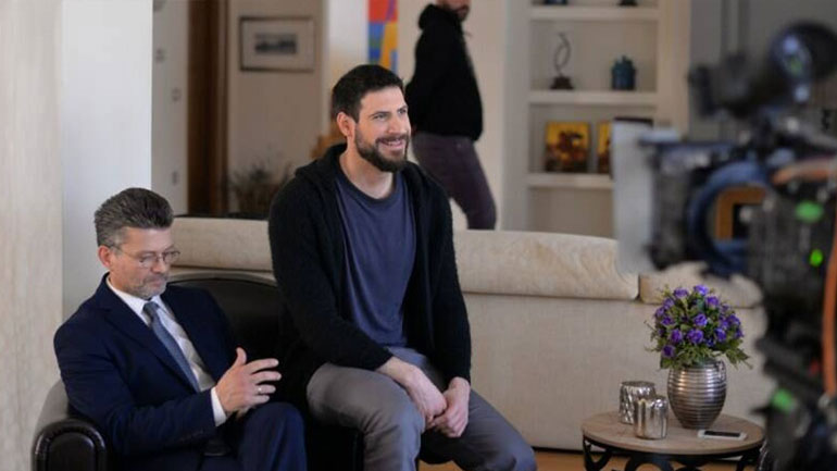 Γυναίκα χωρίς όνομα: Τελευταία στιγμή ο Φώτης σώζει τη Μαρίνα από τη μανία του Γιάννη