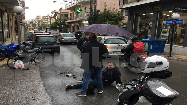 Ίλιον: Δύο τροχαία ατυχήματα με διαφορά ενός λεπτού Ίλιον: Δύο τροχαία ατυχήματα με διαφορά ενός λεπτού