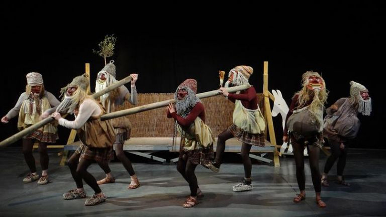 Γαλλία: Aκυρώθηκαν οι «Ικέτιδες» του Αισχύλου – Ακτιβιστές κατηγορούν για «φυλετισμό» τον σκηνοθέτη