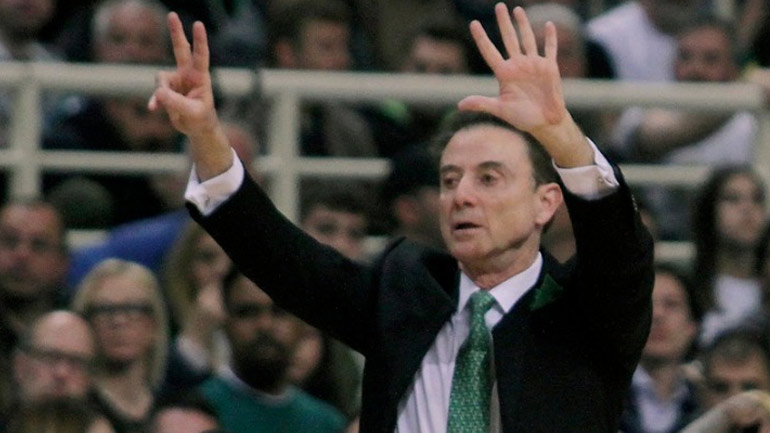 Πιτίνο: «Τέσσερις κοίταζαν έναν»