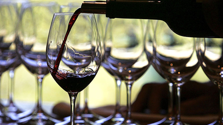 Ένα μπουκάλι κρασί την εβδομάδα αυξάνει τον κίνδυνο καρκίνου όσο πέντε τσιγάρα για τους άνδρες