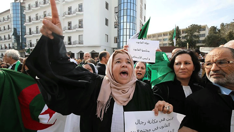 Αλγερία: Διαδηλωτές ζητούν την παραίτηση του προέδρου Μπουτεφλίκα