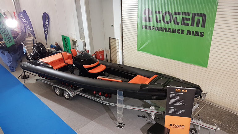 Στην έκθεση θα δείτε και φουσκωτά σκάφη...