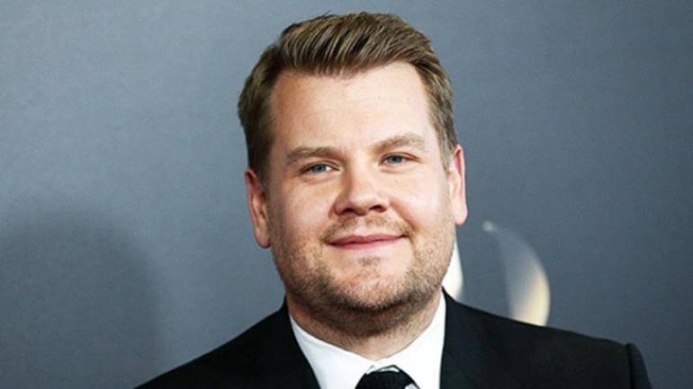 O Τζέιμς Κορντέν σε σειρά ομορφιάς στο διαδίκτυο με την Κλόι Γκρέις Μορέτζ