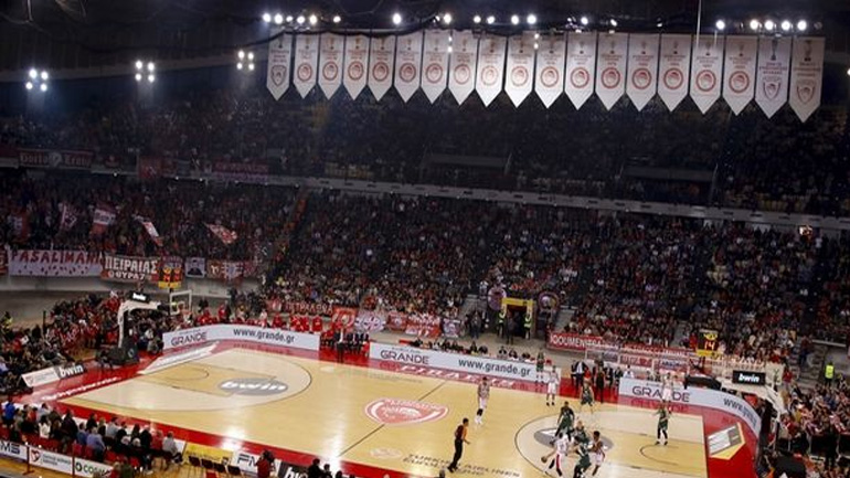 Εμετικά πανό για τον Φιλόπουλο στο ΣΕΦ