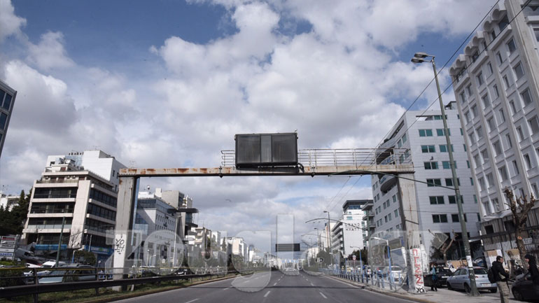 Εκτροπή της κυκλοφορίας στη Συγγρού εξαιτίας αστάθειας πινακίδας Εκτροπή της κυκλοφορίας στη Συγγρού εξαιτίας αστάθειας πινακίδας