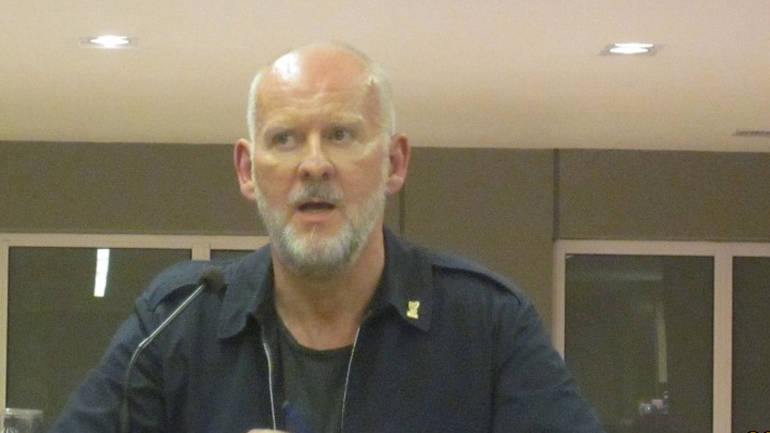 Σάιμον Κρίτσλεϋ:  «Το ποδόσφαιρο μπορεί να είναι η άλλη εικόνα της Ευρώπης»