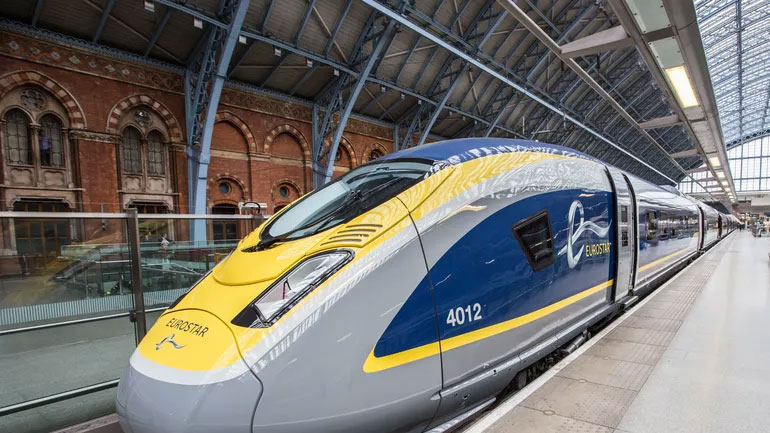 Η εταιρεία Eurostar αναστέλλει τα δρομολόγια των τρένων της από και προς τη Βρετανία