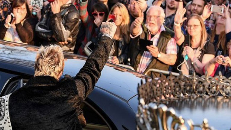 Μουσική και χιλιάδες φανς στην κηδεία του frontman των Prodigy Keith Flint