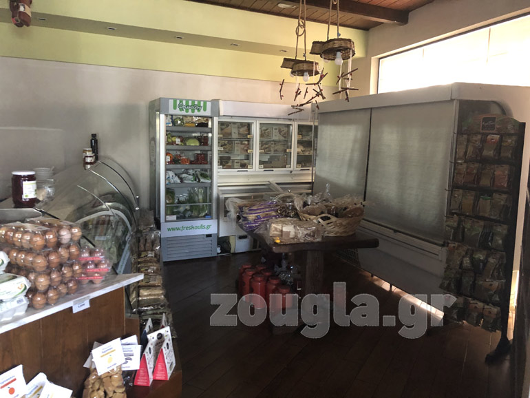 Μεγάλο το πρόβλημα και για καταστήματα τροφίμων, με το εμπόρευμα να κινδυνεύει να χαλάσει λόγω της παύσης λειτουργίας των ψυγείων
