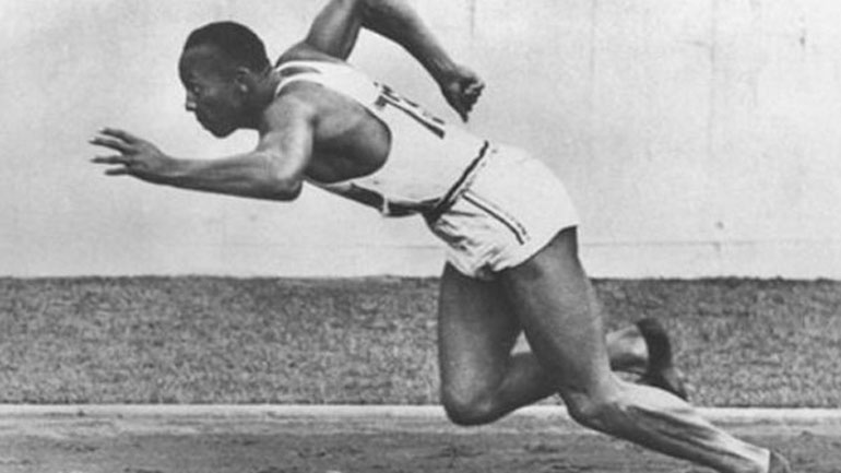 Νέγρος υπεραθλητής ξεφτίλισε τον Χίτλερ και ξεμπρόστιασε τον… χιτλερισμό στις ΗΠΑ